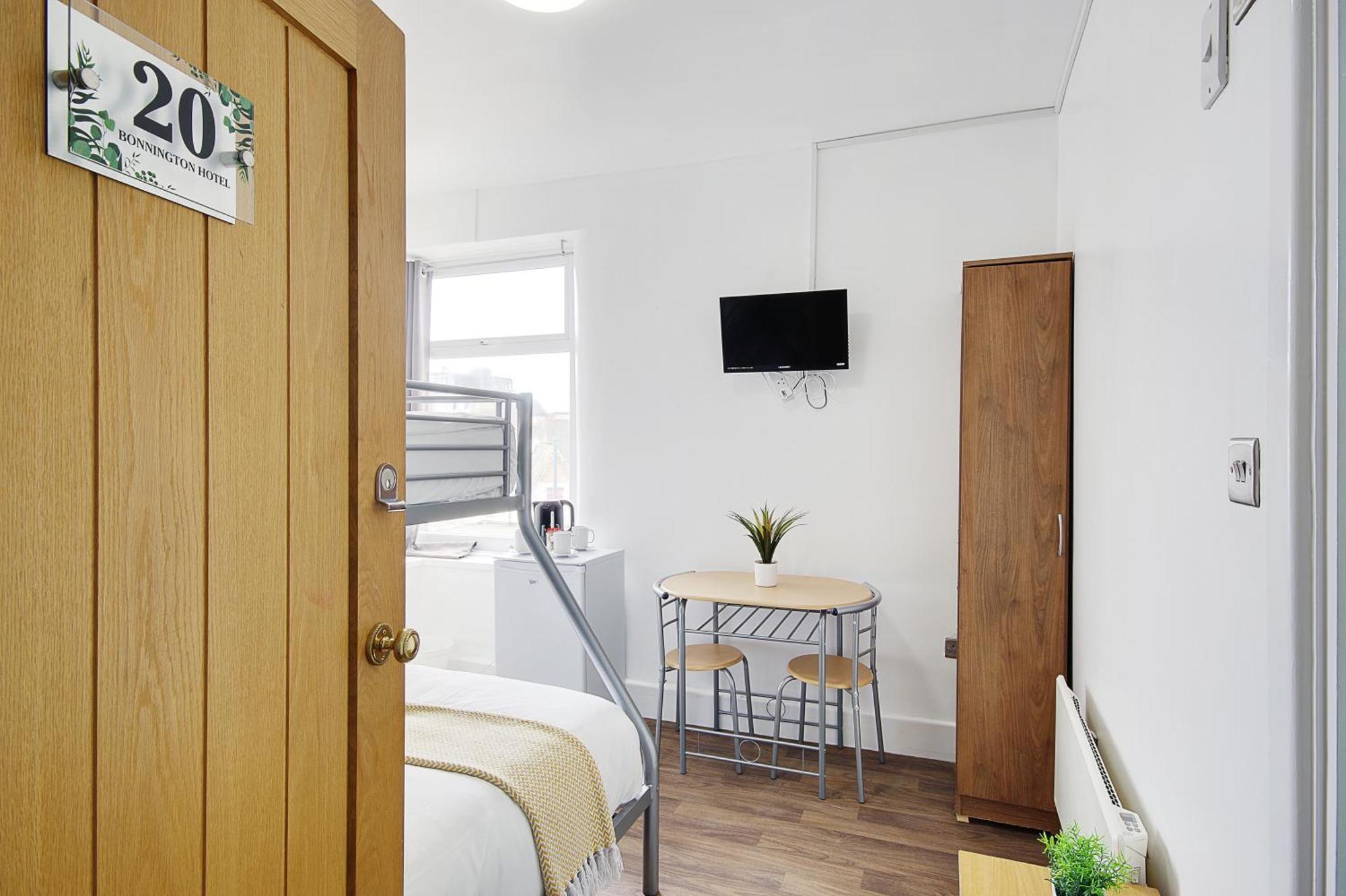 Hotel Azure Beach Борнмът Екстериор снимка